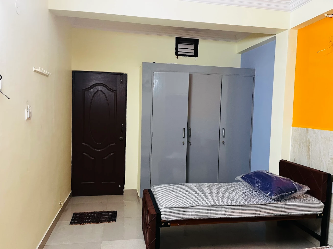 Luxury PG single sharing room in Adugodi Bangalore at NS Comfort